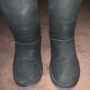 Authentic UGGS, very used. Torn on the side, but can possibly be sewed.